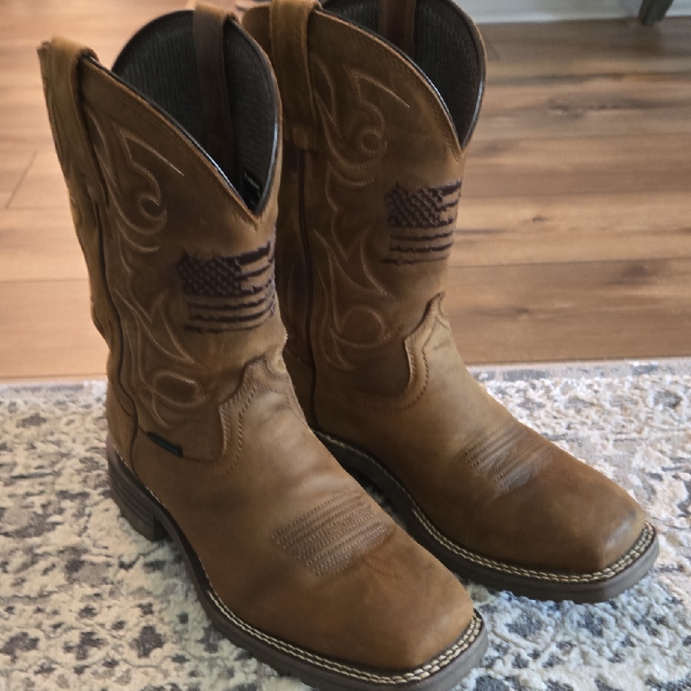 Ariat Tan Western Boots with Embroidered Detail